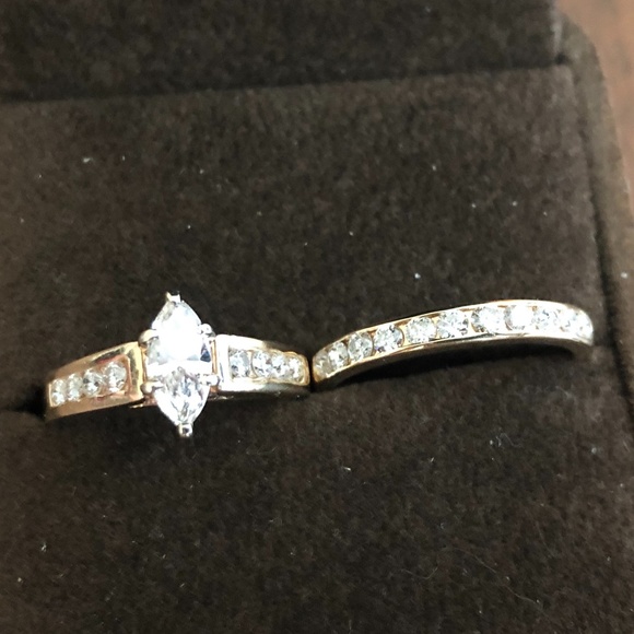 Engagement Ring - Picture 1 of 3